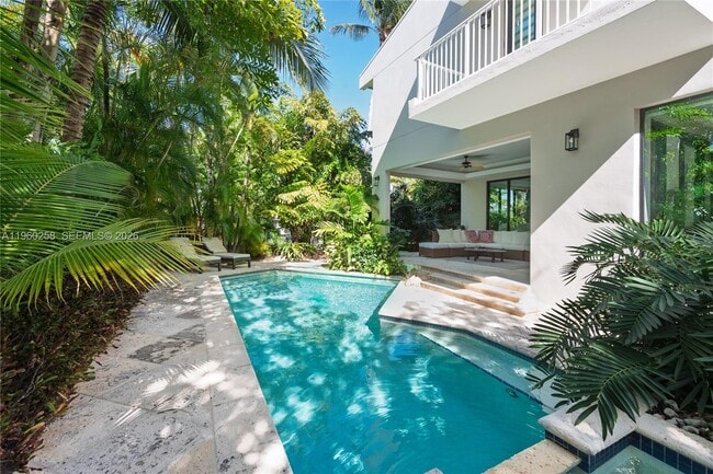 650 Curtiswood Dr in Key Biscayne, FL - Building Photo - Building Photo