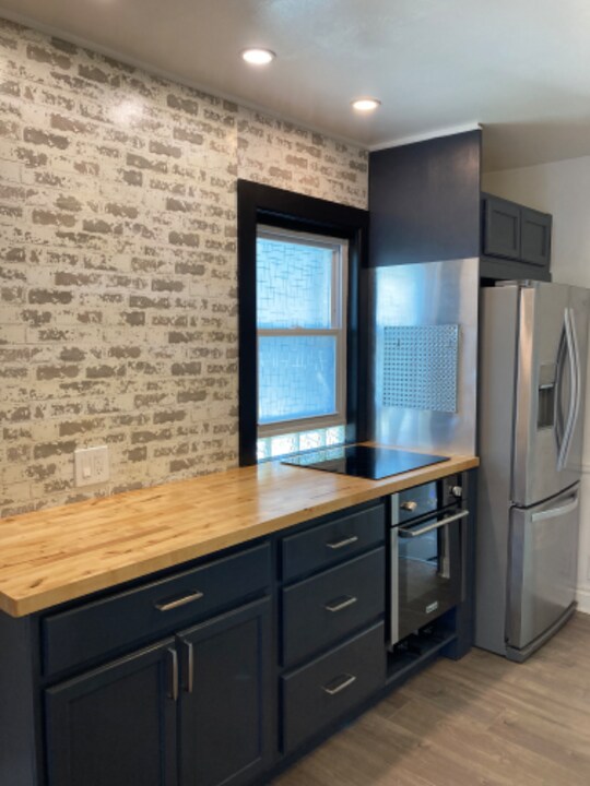 345 W Barrett Ave in Madison Heights, MI - Building Photo