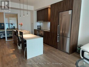 1 Bloor St E in Toronto, ON - Building Photo - Building Photo