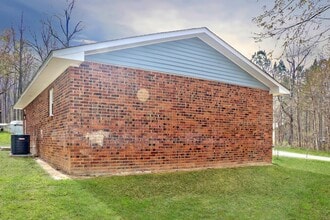 504 Tulip Tree Dr in Hillsborough, NC - Building Photo - Building Photo