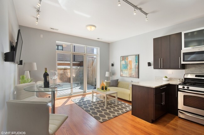 1162 W Hubbard St in Chicago, IL - Building Photo - Building Photo