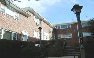 218 N Walnut St Apartments