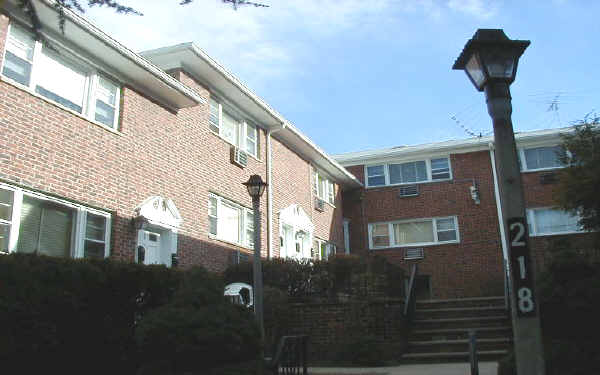 218 N Walnut St in East Orange, NJ - Building Photo