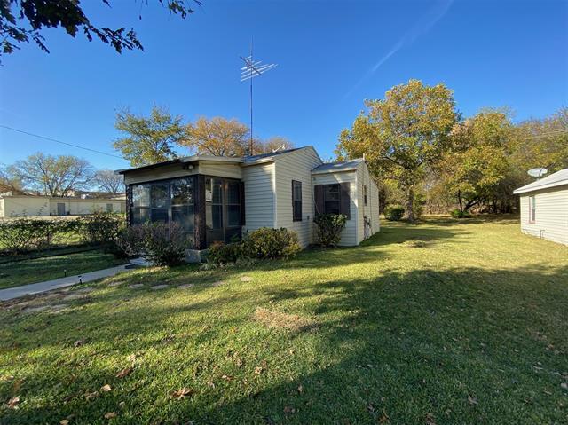 property at 905 E Sycamore St