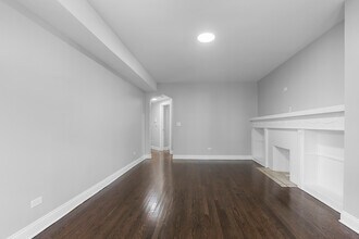 8129 S Maryland Ave in Chicago, IL - Foto de edificio - Building Photo