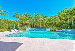 727 Buttonbush Ln in Naples, FL - Building Photo