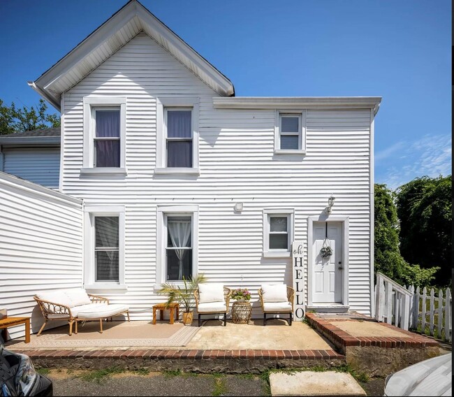 89 Maple Ave in Patchogue, NY - Building Photo - Building Photo