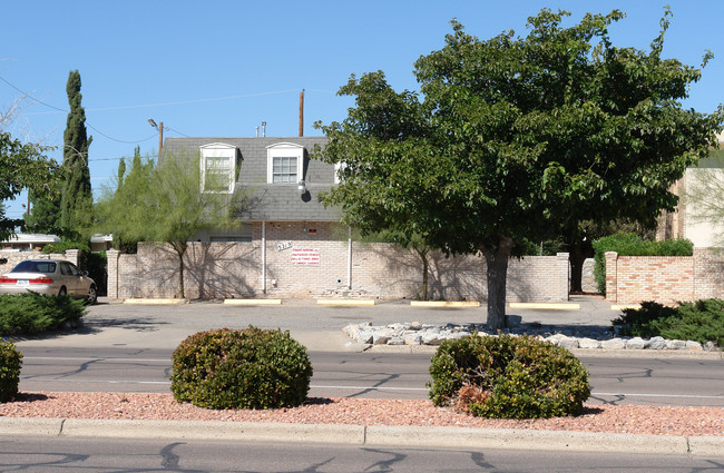 5219 Fairbanks Dr in El Paso, TX - Building Photo - Building Photo