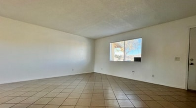 58785 Barron Dr, Unit B in Yucca Valley, CA - Building Photo - Building Photo