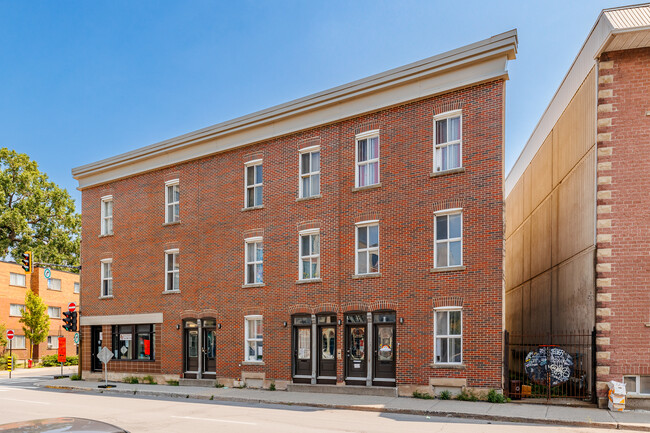 4512 Saint-Antoine Rue O in Montréal, QC - Building Photo - Building Photo