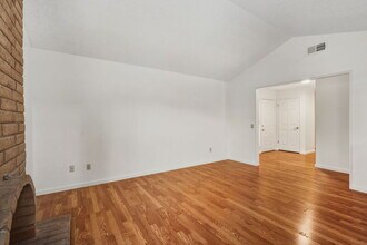 10028 Biscanewoods Way in Sacramento, CA - Building Photo - Building Photo