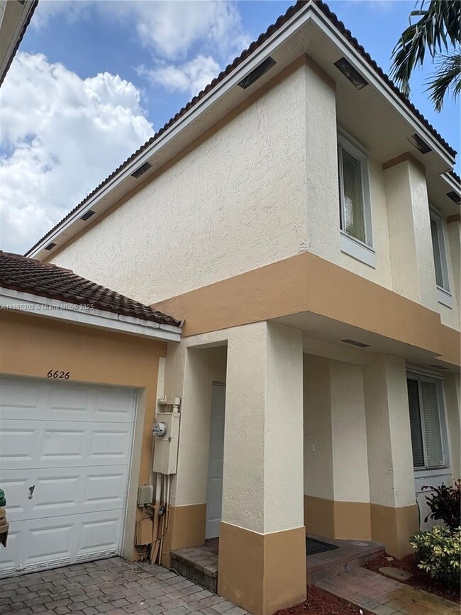 6626 Hidden Cove Dr in Davie, FL - Building Photo - Building Photo