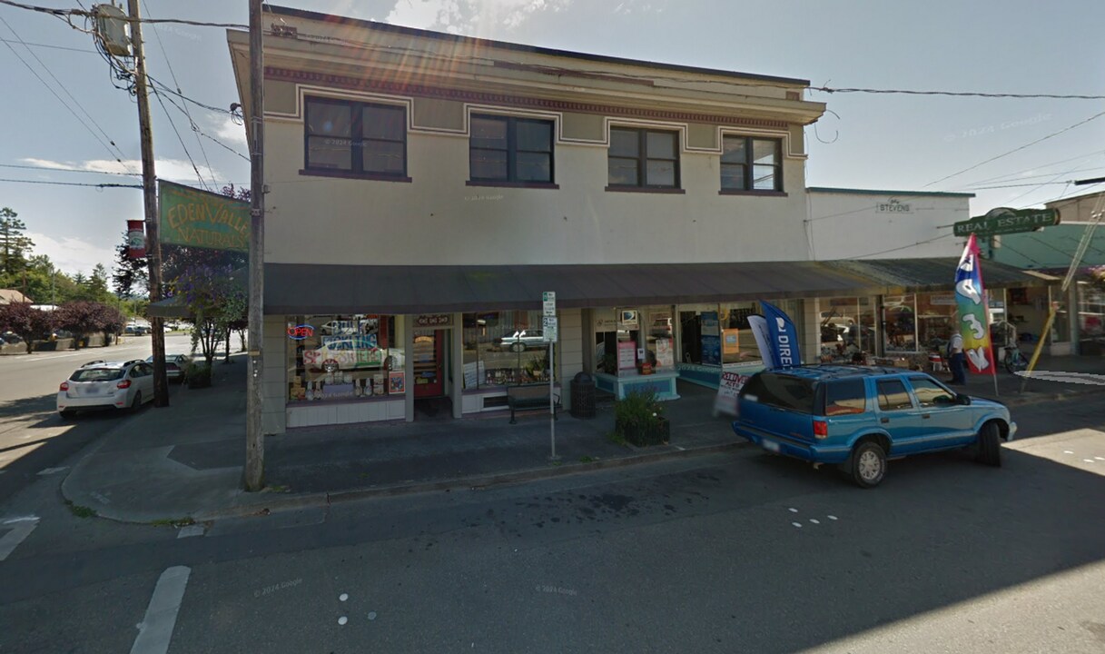 97 E 1st St in Coquille, OR - Building Photo