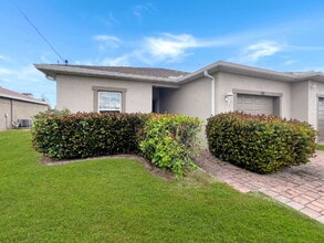 1320 Trafalgar Pkwy in Cape Coral, FL - Building Photo - Building Photo