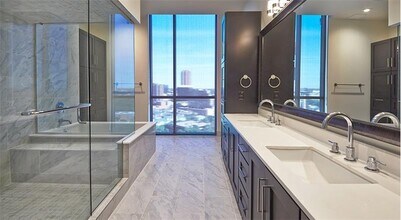 2727 Cedar Springs Rd in Dallas, TX - Building Photo - Building Photo