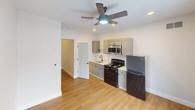 230 S Holmes St-Unit -#1 in Lansing, MI - Building Photo - Building Photo