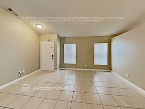 1990 NW 188th Ave in Pembroke Pines, FL - Foto de edificio - Building Photo