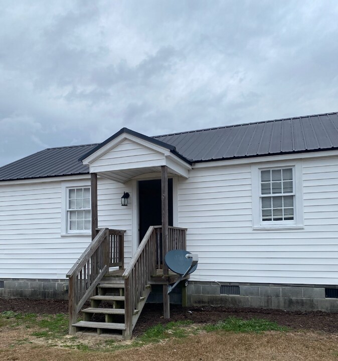3990 Mark N Smith Rd in Deep Run, NC - Building Photo