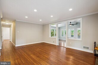 3829 Denfeld Ave in Kensington, MD - Foto de edificio - Building Photo