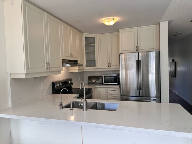33 Donomore Dr in Brampton, ON - Building Photo - Building Photo