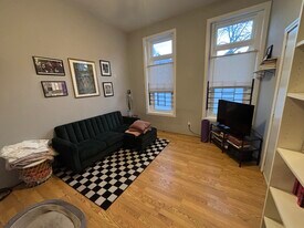 1429 N Elk Grove Ave, Unit 1f in Chicago, IL - Building Photo