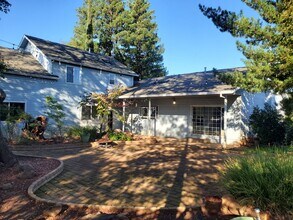 1661 Manzanita Ave in Chico, CA - Building Photo - Building Photo