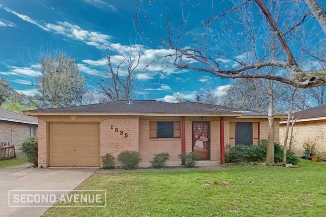 property at 1835 Wren Dr