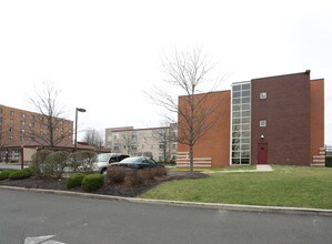 Evelyn and Daniel Tabas House in Philadelphia, PA - Building Photo - Building Photo