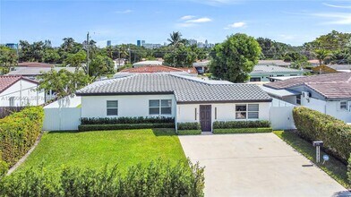 18361 NE 20th Pl in North Miami Beach, FL - Foto de edificio - Building Photo