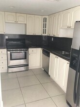 8261 NW 8th St in Miami, FL - Building Photo - Building Photo