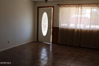 9201 Mt Shasta Dr in El Paso, TX - Building Photo - Building Photo