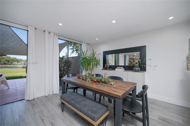 3322 Torremolinos Ave in Doral, FL - Building Photo - Building Photo