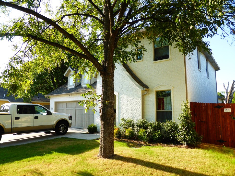 2605 Benbrook Blvd in Fort Worth, TX - Building Photo