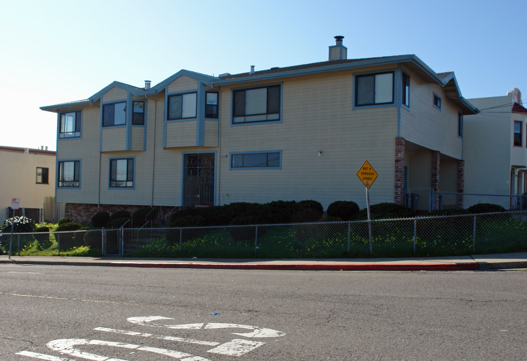 300-302 B St in South San Francisco, CA - Building Photo