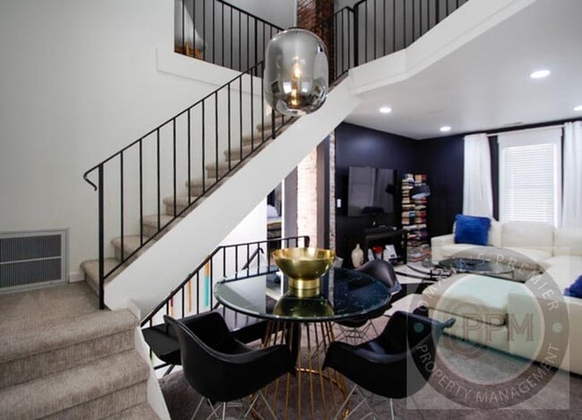 property at 822 N 50th Ave