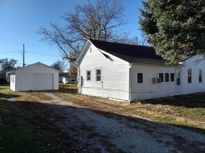 207 W Oak St in Cedar Bluffs, NE - Building Photo - Building Photo