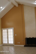 1743 Lomaland Dr in El Paso, TX - Foto de edificio - Building Photo