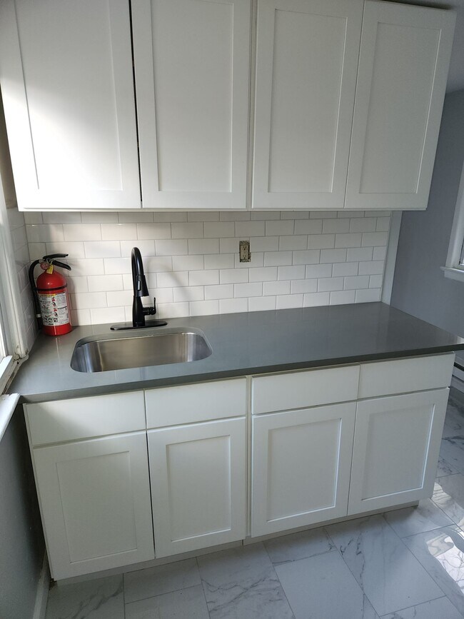 594 Christopher St Apartments and Nearby Orange Apartments For Rent