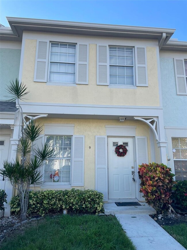 property at 9 Whitehead Cir