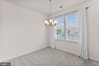 42470 Pennyroyal Sq in Brambleton, VA - Foto de edificio - Building Photo