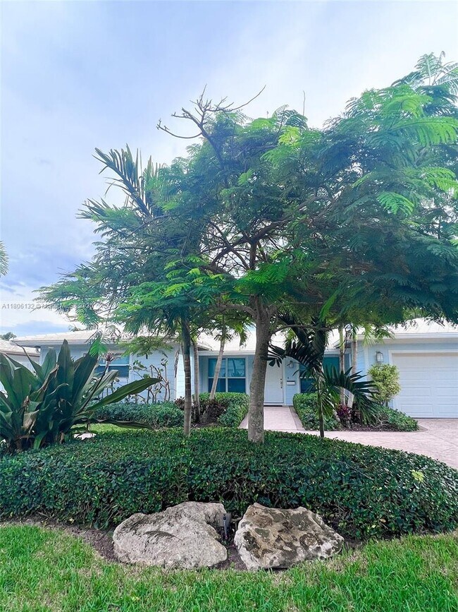 2932 NE 36th St in Lighthouse Point, FL - Building Photo - Building Photo