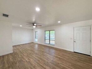 6206 Hopes Ferry St in San Antonio, TX - Building Photo - Building Photo