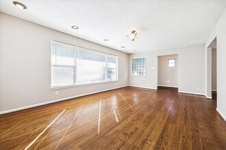 2712 W Holcombe Blvd in Houston, TX - Building Photo - Building Photo