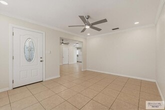 711 Cisneros St in Port Isabel, TX - Foto de edificio - Building Photo