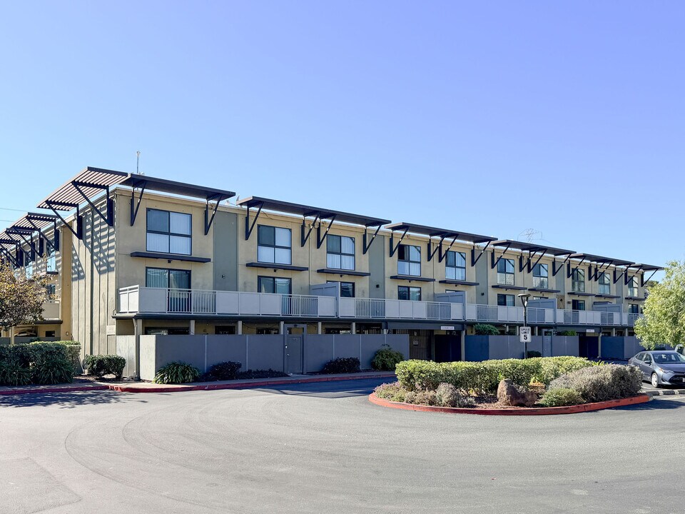 1208 Admiralty Ln in Foster City, CA - Building Photo