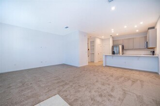 9811 Walkway Dr in Orlando, FL - Building Photo - Building Photo