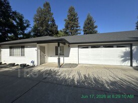 1827 E Cambridge Ct in Visalia, CA - Building Photo
