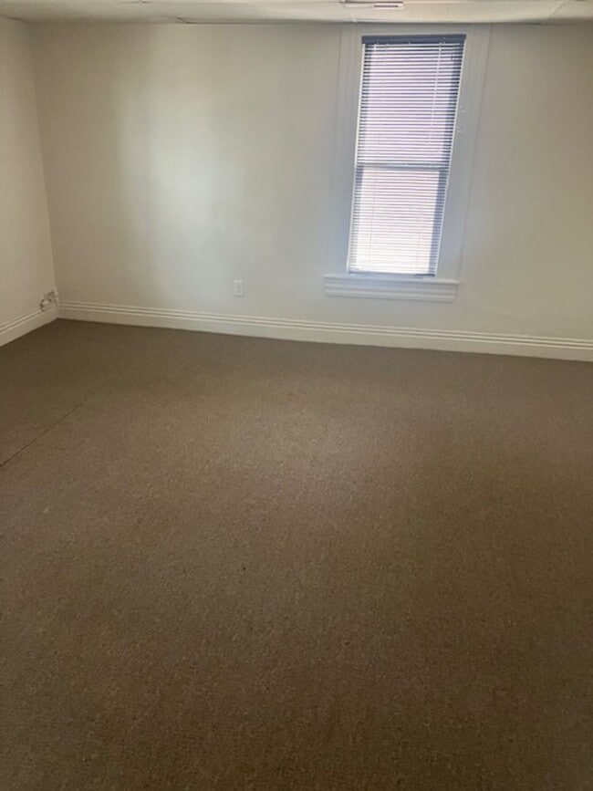 property at 803 E Washington St