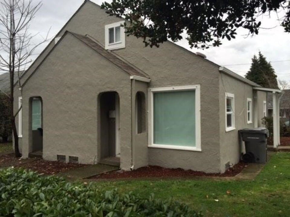 203-207 NW 21st St in Corvallis, OR - Building Photo