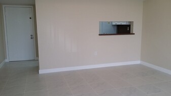 8520 SW 133rd Avenue Rd in Miami, FL - Building Photo